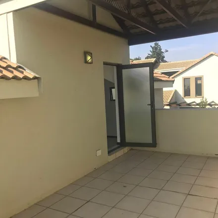 Image 4 - 12 Concourse Crescent, Paulshof, Sandton, 2062, South Africa - Apartment for rent