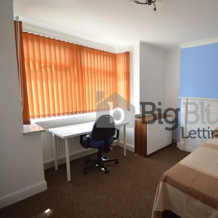 Image 4 - Back Manor Drive, Leeds, LS6 1GH, United Kingdom - Duplex for rent