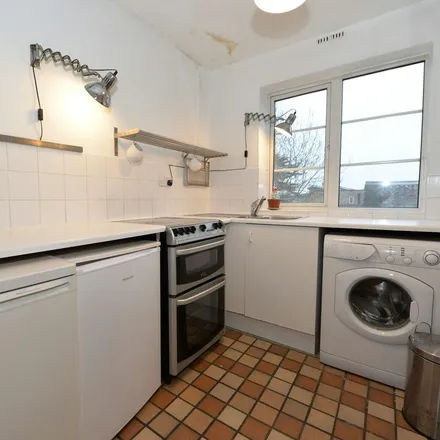 Image 1 - Charlie's Cabana, 117 Portswood Road, Portswood Park, Southampton, SO17 2FX, United Kingdom - Apartment for rent