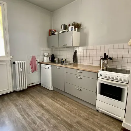 Rent this 3 bed apartment on 2 Place du Général de Gaulle in 27000 Évreux, France