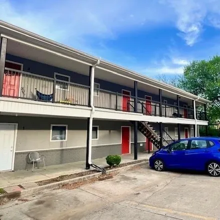 Rent this 3 bed apartment on 364 East 7th Street in Fayetteville, AR 72701