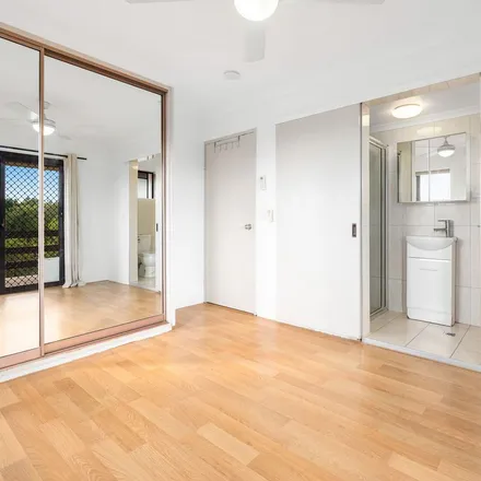 Image 8 - 57 Dunellan Street, Greenslopes QLD 4120, Australia - Apartment for rent