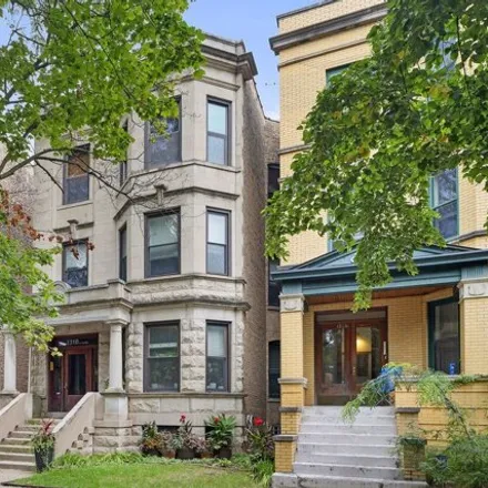 Buy this 8 bed house on 1310 West Cornelia Avenue in Chicago, IL 60657
