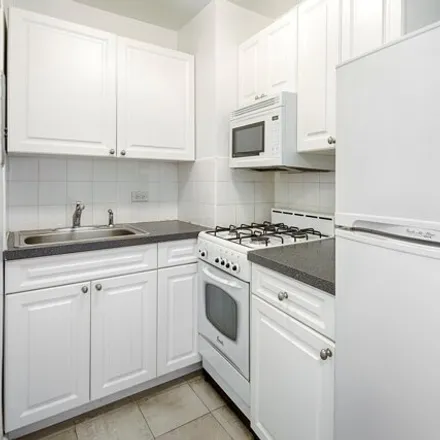 Image 3 - The Parker Crescent, 225 East 36th Street, New York, NY 10016, USA - Apartment for rent