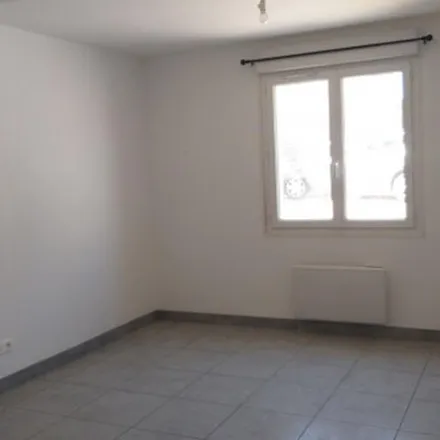 Rent this 3 bed apartment on 32 Rue Rotibéquet in 60130 Saint-Just-en-Chaussée, France