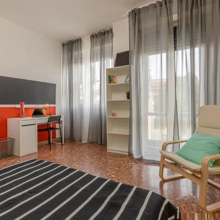 Image 3 - Via Ugo Foscolo, 56127 Pisa PI, Italy - Room for rent