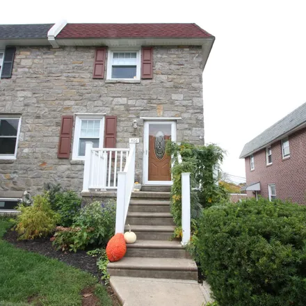 Image 2 - 400 Blythe Avenue, Addingham, Upper Darby, PA 19026, USA - Townhouse for sale