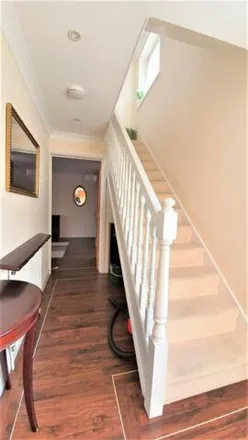 Image 3 - 18 Mossford Green, London, IG6 2BX, United Kingdom - House for sale