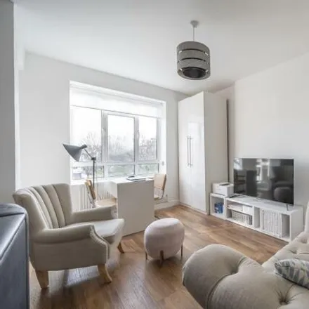 Buy this studio apartment on Holmesdale House in Kilburn Vale, London