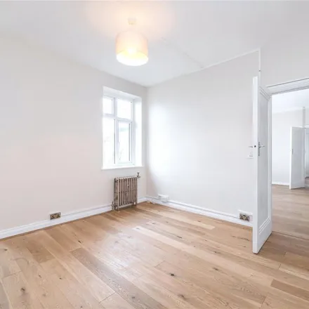 Image 4 - Gilling Court, Belsize Grove, London, NW3 4XD, United Kingdom - Apartment for rent