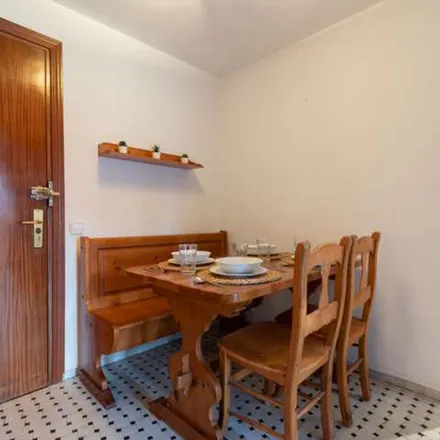 Rent this 5 bed apartment on Andén 0 - Nave de motores de Pacífico in Calle de Valderribas, 49
