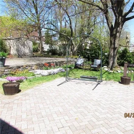 Image 4 - 179 Underhill Street, Colonial Heights, City of Yonkers, NY 10710, USA - House for rent