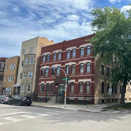 Buy this 2 bed house on 2819 South Wells Street in Chicago, IL 60616