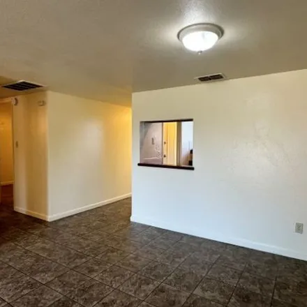 Image 5 - 122 South Recreation Avenue, Fresno, CA 93702, USA - Apartment for rent