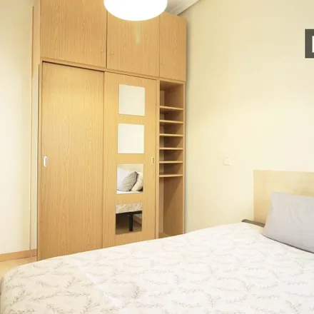 Rent this 2 bed apartment on Madrid in Calle de Gonzalo de Córdoba, 9