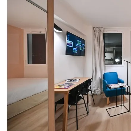 Rent this studio apartment on 31 Boulevard Gallieni in 75015 Paris, France