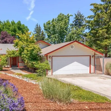 Buy this 3 bed house on 1425 Hillcourt St in Medford, Oregon