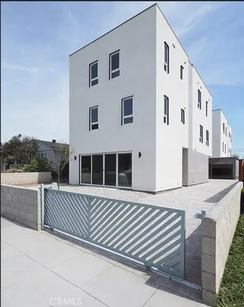 Rent this 1 bed house on 2048 Federal Avenue in Los Angeles, CA 90025