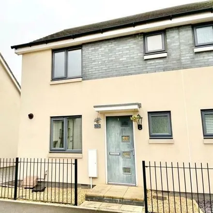 Rent this 3 bed duplex on 208 Wood Street in Patchway, BS34 5GB