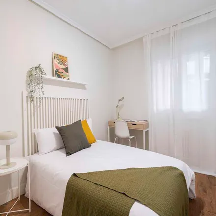 Image 5 - Calle de Andrés Mellado, 50, 28015 Madrid, Spain - Apartment for rent