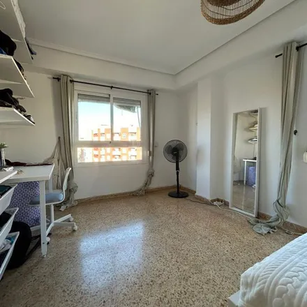 Image 4 - Carrer d'Isaac Peral, 18, 46024 Valencia, Spain - Apartment for rent