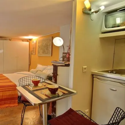 Image 4 - 9 Quai de Bourbon, 75004 Paris, France - Apartment for rent