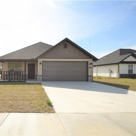 Rent this 3 bed house on 2508 S E St in Rogers, Arkansas