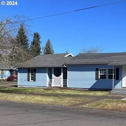 Buy this 2 bed house on 819 Northeast 11th Street in McMinnville, OR 97128