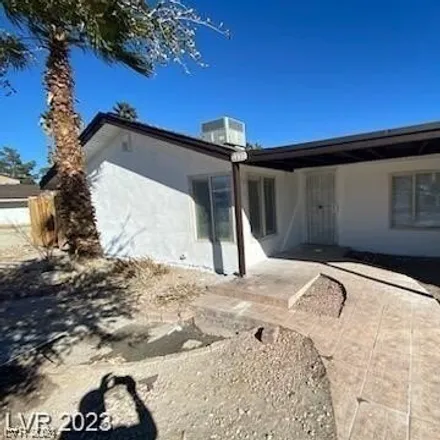 Image 7 - 1704 North Shadow Mountain Place, Las Vegas, NV 89108, USA - House for sale