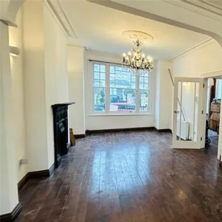 Rent this studio apartment on Fulham Park Road in London, SW6 4LE