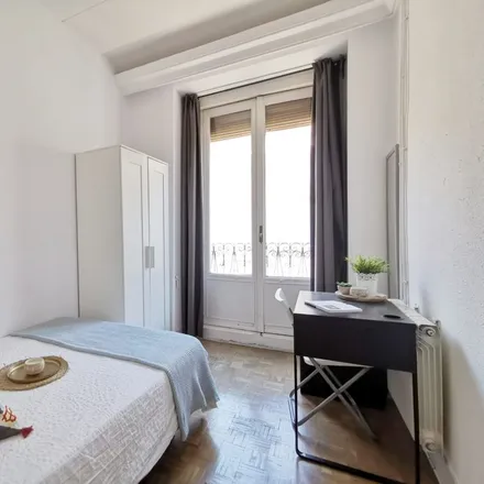 Rent this 7 bed room on Madrid in Colegio Sagrado Corazón, Calle de la Redondilla