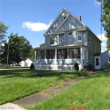 Buy this 4 bed house on 200 East 16th Street in Elyria, OH 44035