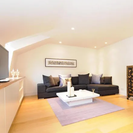 Rent this 1 bed apartment on 30 Hans Road in London, SW3 1RY