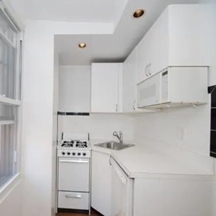 Image 4 - 60 West 8th Street, New York, NY 10011, USA - House for rent