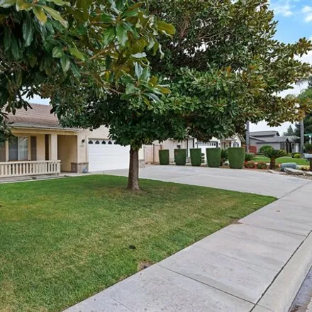 Image 4 - 2465 East Cherry Avenue, Visalia, CA 93292, USA - House for sale