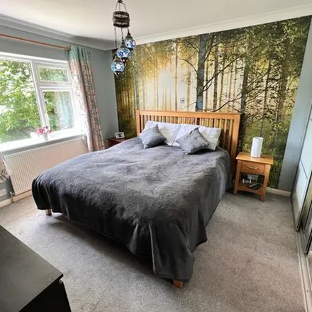 Rent this 4 bed apartment on Homefield Road in Hemel Hempstead, HP2 4DA