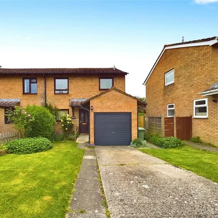 Rent this 3 bed duplex on Minstead Close in Tadley, RG26 3UL