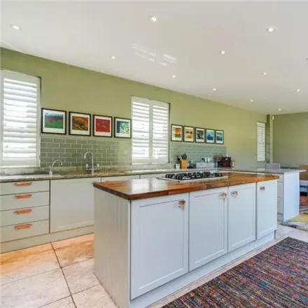 Image 3 - St. Mary's Grove, Strand-on-the-Green, London, W4 3LW, United Kingdom - House for sale