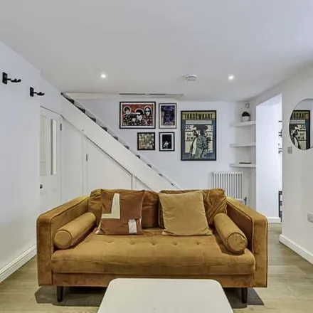 Image 3 - 127 Ferndale Road, London, SW4 7RL, United Kingdom - Apartment for rent