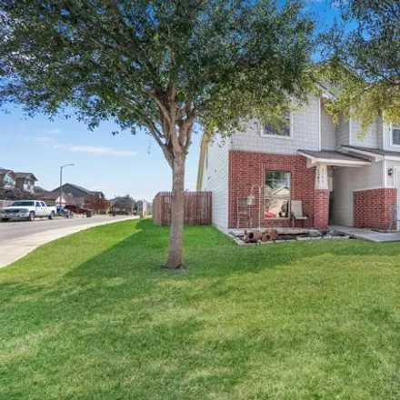 Image 2 - 7194 Azalea Square, San Antonio, TX 78218, USA - House for sale