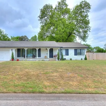 Buy this 3 bed house on 2371 East 32nd Street in Tulsa, OK 74105