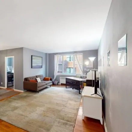 Image 3 - 12 Westchester Avenue, City of White Plains, NY 10601, USA - Apartment for sale