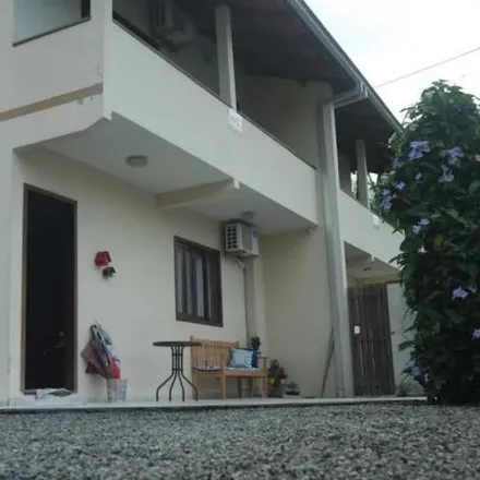 Rent this 2 bed house on Rua Presidente Campos Salles 542 in Glória, Joinville - SC
