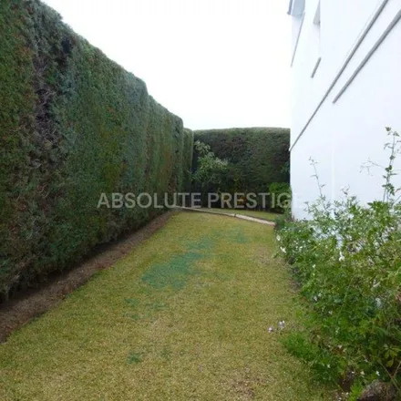Image 5 - Calle Huerta Chica, 1 D, 29601 Marbella, Spain - Apartment for rent