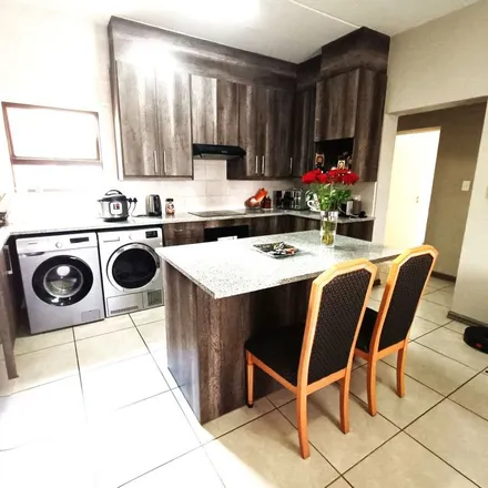 Rent this 2 bed apartment on McDonald's in Rustenburg Road, Victory Park