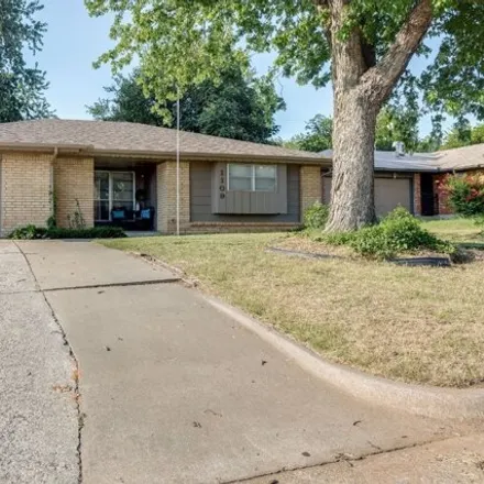 Rent this 2 bed house on 1109 W Peebly Dr in Midwest City, Oklahoma