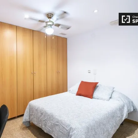 Rent this 5 bed room on Carrer de Sant Vicent Màrtir in 102, 46007 Valencia