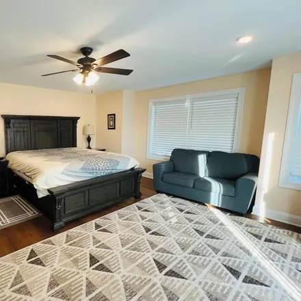Rent this 6 bed townhouse on North Wildwood
