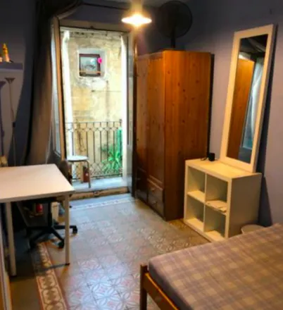 Rent this 3 bed room on Mariatchi in Carrer dels Còdols, 14