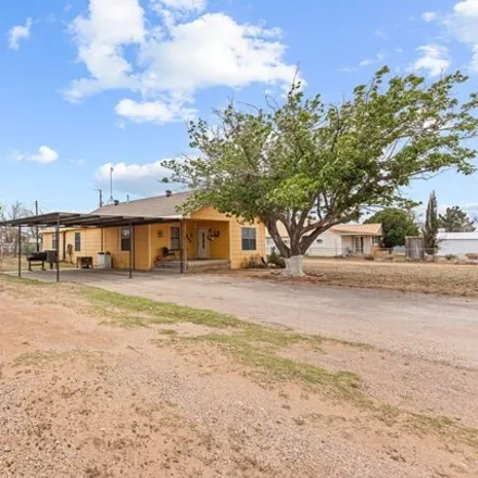 Image 4 - 224 East 22nd Street, Crane, TX 79731, USA - House for sale